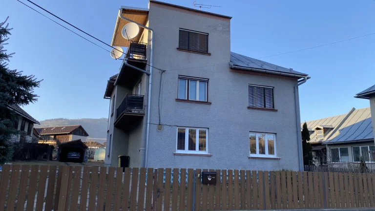 -NA PREDAJ- rodinný dom v obci Polomka so slnečným pozemkom