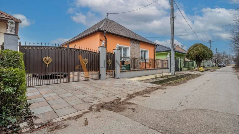 ALL INCLUSIVE l NA PREDAJ PRIESTRANNÝ RODINNÝ DOM V OBCI KAJ