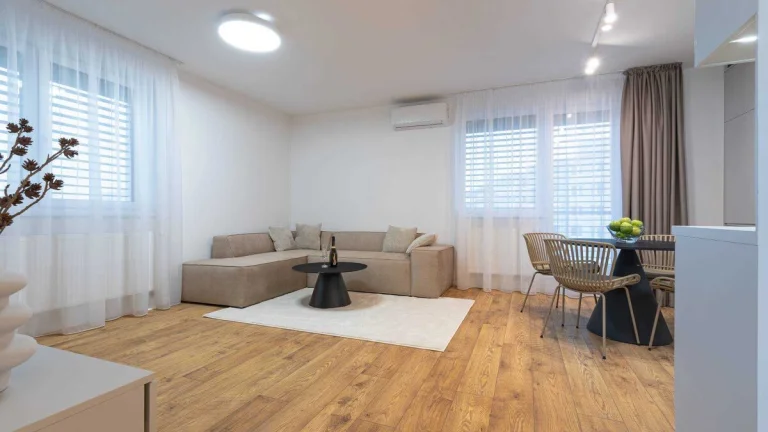 PRENÁJOM - NOVÝ 2 IZB BYT pri JAZERE 80 m2 (2xBALKÓN), NOVOS