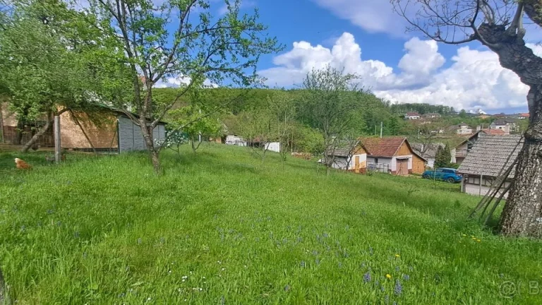 Ponúkame na predaj stavený pozemok v obci Rudník