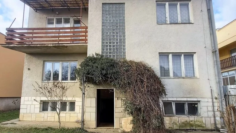 Dvojgeneračný rodinný dom v tichej lokalite - Sečovce