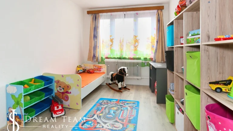 Priestranný rodinný dom pre viacčlennú rodinu v obci Hrušov