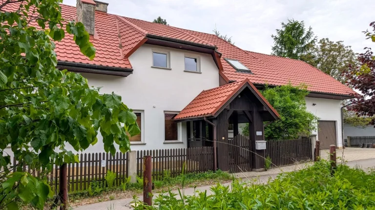 Komfortowy dom z 2 garażami i ogrodem Nowy Sącz