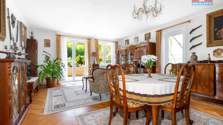 Prodej rodinného domu 6+1, 1388 m², Kounice