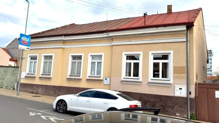 Na predaj rodinný dom a ambulancia v meste Lučenec