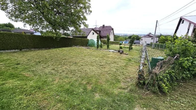 Zahrada O.- Petřkovice, voda, elektřina, 5.000 Kč za měsíc.
