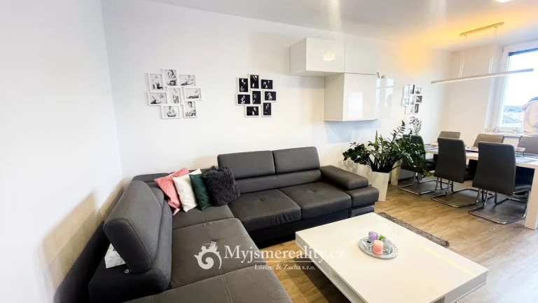 Prodej bytu s lodžií 3+1, 74 m2 - Znojmo, ul. Pražská