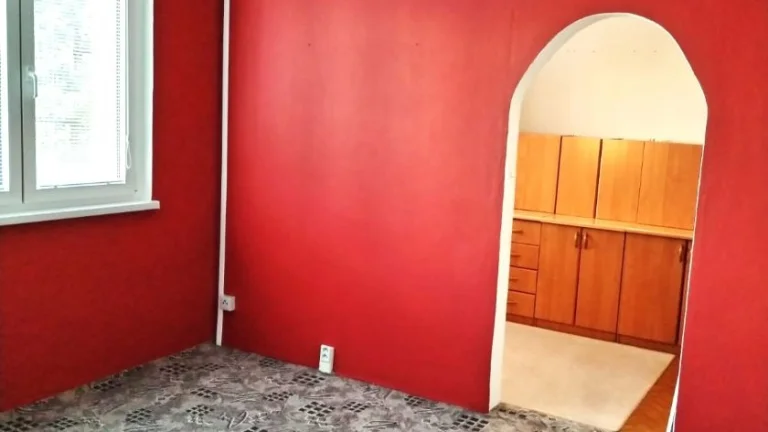 2+1 Kopřivnice, nezařízený, 14.000 Kč se vším. Volný 28. 5.