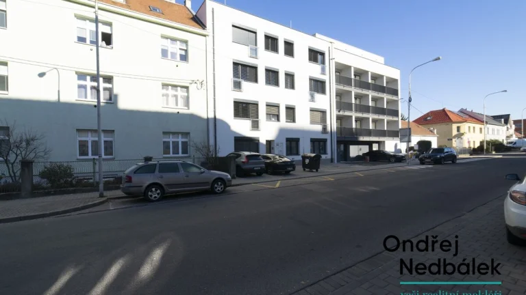 Pronájem byty 1+kk, 33 m2 - Zlín, ev.č. 22617