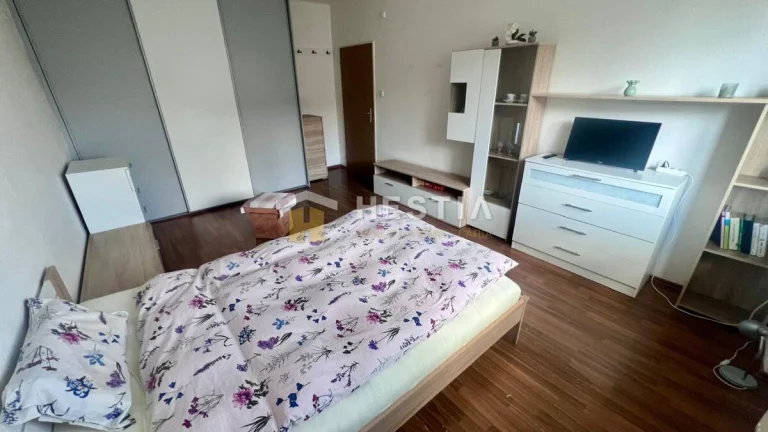 NOVINKA Priestranný 1 izbový byt priamo v centre Senice na H