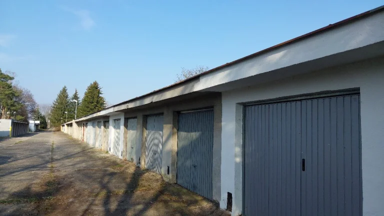 Zděná garáž ul. Vážní
