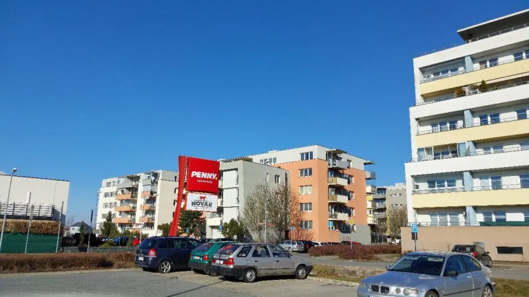 Garážové stání Labská louka