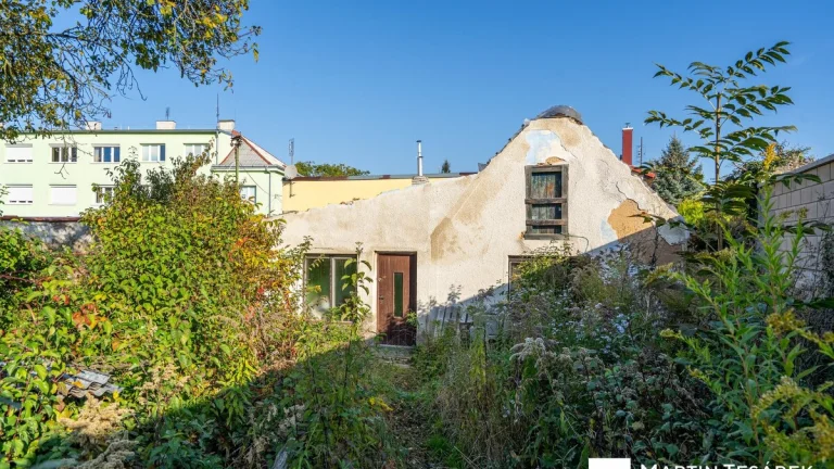 Prodej rodinného domu 5+KK, Praha - Kbely s platným stavební