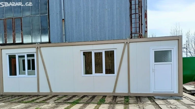 Obytný/kancelářský kontejner o rozměru 3 x 9 m