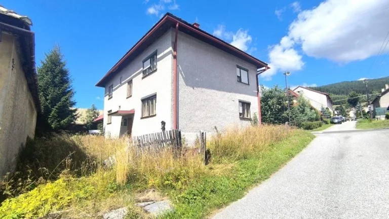RODINNÝ DOM VILA POD KRÁĽOVOU HOĽOU ŠUMIAC HOREHRONIE