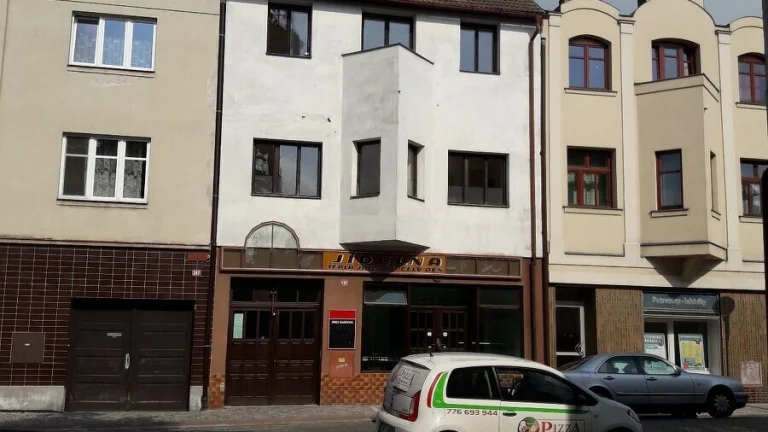 Pronájem apartmánu + parkování - Pečky centrum