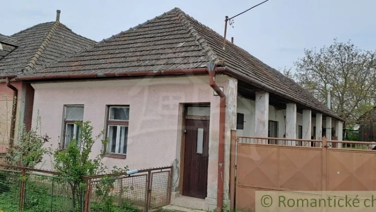 Znížená cena - Predaj vidieckeho domu s veľkým pozemkom v