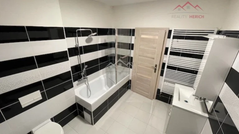 Exkluzivní pronájem bytu 2+1 (70 m2) Ruská, Chomutov