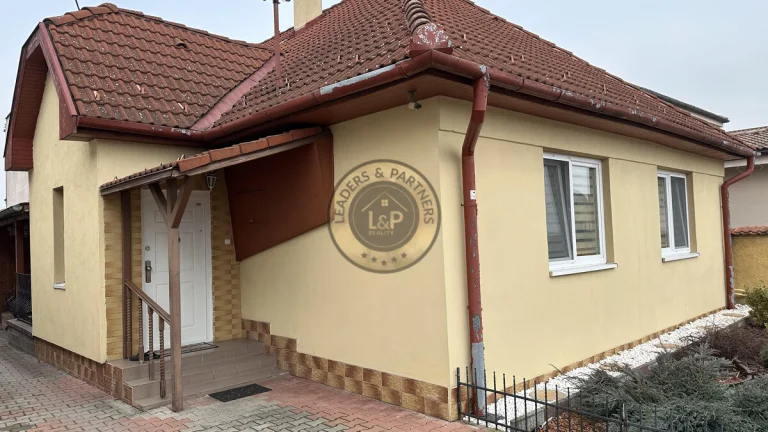 Dva rodinné domy Košice - Krásna, Golianová ul, všetky IS