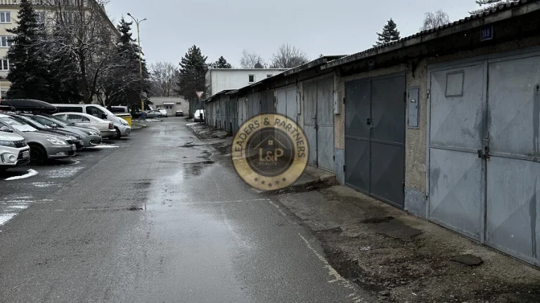 garáž Košice - Šaca, Železiarenská, pôv. zachovalý stav, ele