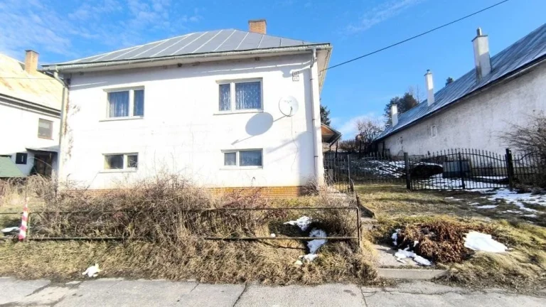 PREDANÉ ÚŽASNÝ RODINNÝ DOM S NÁDHERNOU ZÁHRADOU KRB PLAST.O