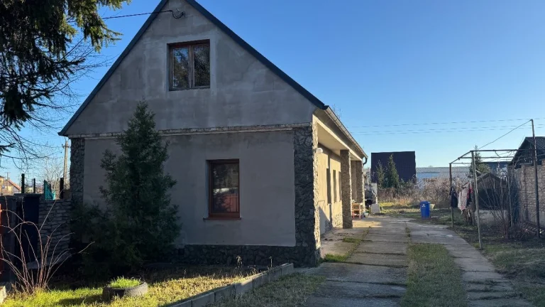 predáme 3 izbový čiastočne zrekonštruovaný rodinný dom