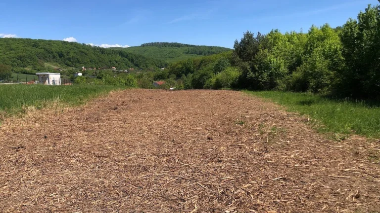 Stavebný pozemok - Trnava pri Laborci
