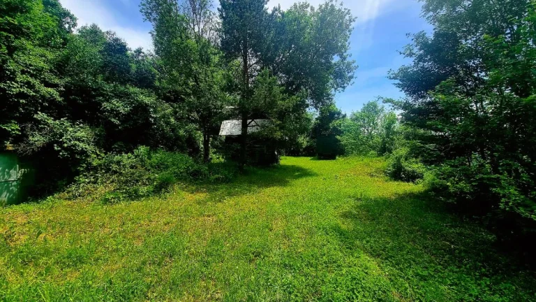 ⌂ Slnečný pozemok v lone prírody 1080m2//Štiavnické Bane