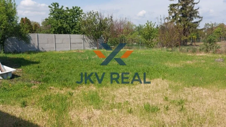 Krásny stavebný pozemok v obci Váhovce – ideálny pre váš nov