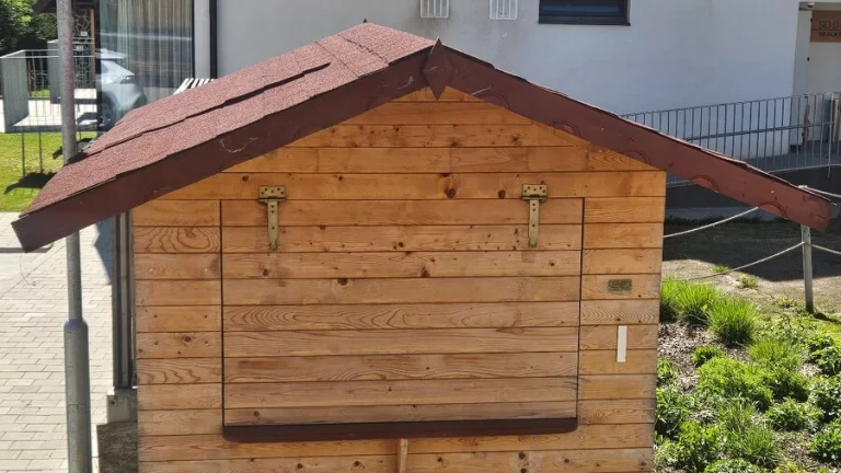 Drevený predajný stánok