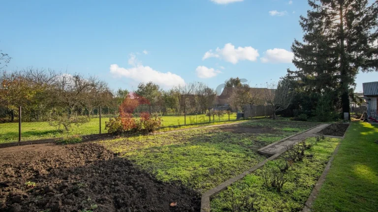 Prodej bytu 2+1 55 m2 se zahradou 280 m2 a garáží v Újezdu u