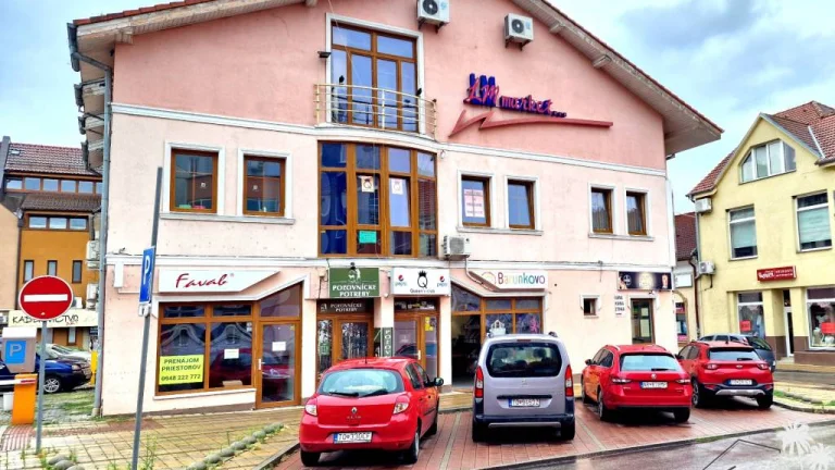 OBCHODNÁ BUDOVA v Topoľčanoch - investičná príležitosť