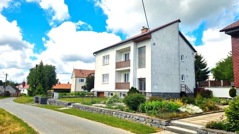 Otinoves, RD 2x 4+kk, garáž, zahrada, studna – rodinný dům