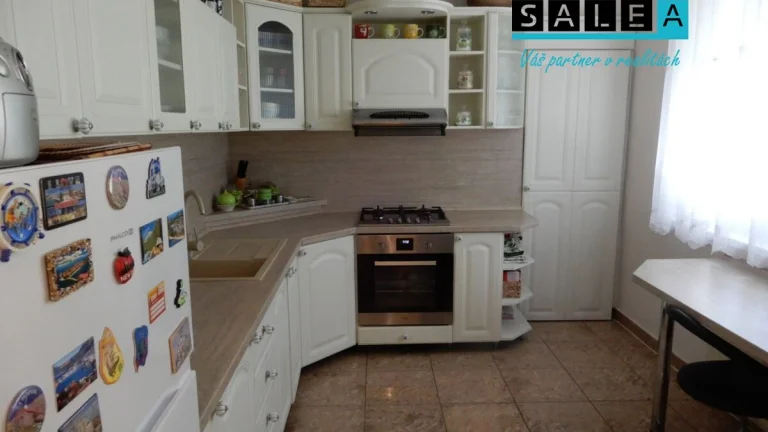 VÝRAZNE ZNÍŽENÁ CENA. Veľký 3 Izbový byt, 83 m2, rekonštrukc