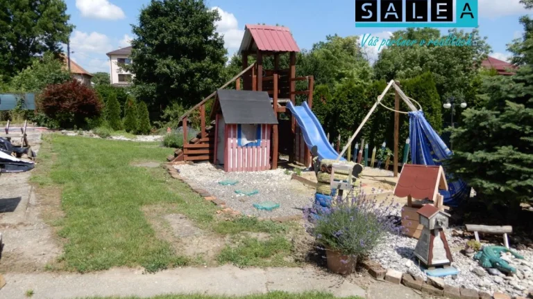 Útulný rodinný dom, 13 m2, garáž, letná kuchyňa, Veľké Ludin