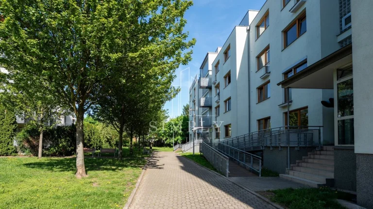 Prodej bytu 4+kk 105m2, terasa 38 m2, zahrada 70 m2, Maleši