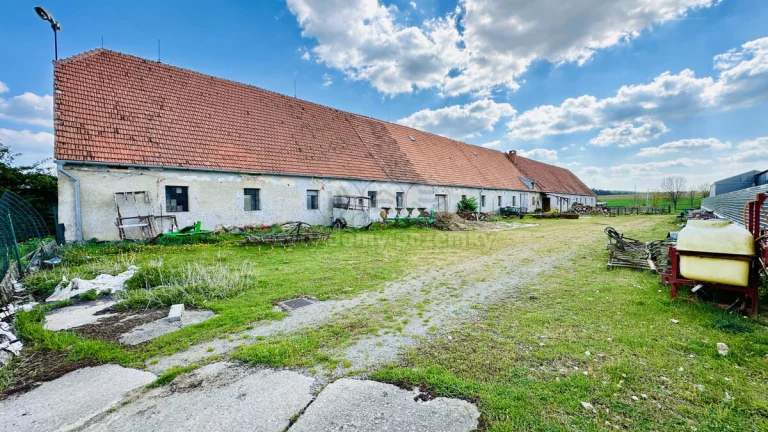 Prodej zemědělského objektu, 1100 m², Koněšín