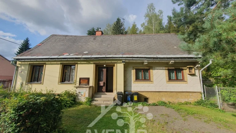 Prodej rodinného domu s pozemkem 8 580 m2 v Lučanech n. Niso