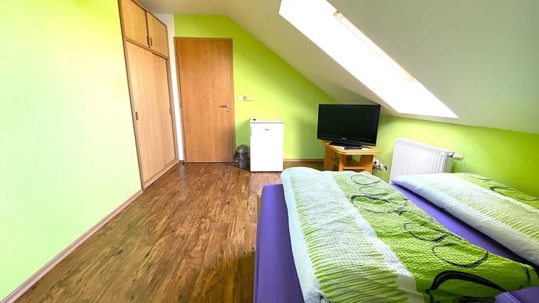 Bzenec, pronájem bytu 1+kk, 15 m2, zařízený - byt