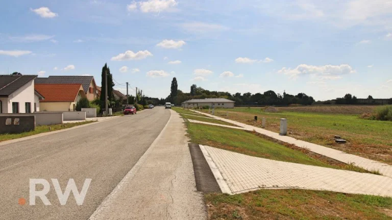 Vlčkovce - nová štvrť - posledné 3 pozemky - 3x 700m2
