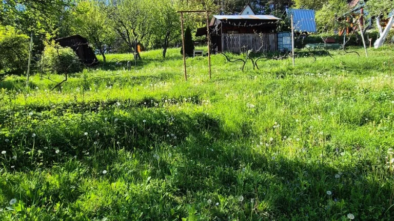 Krásna záhrada v chatovej oblasti Dohňany