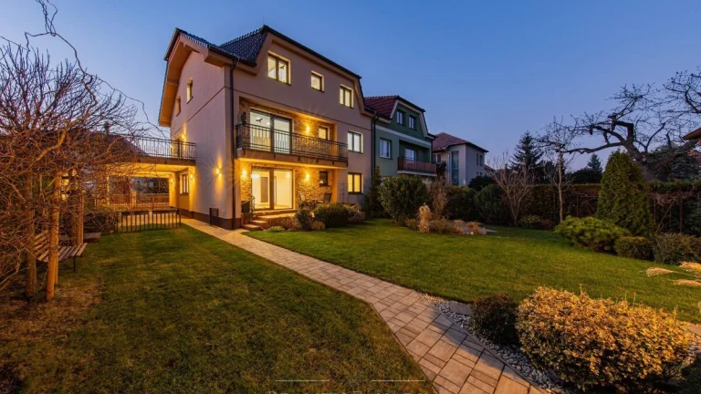 Prodej ordinace, 314 m2 - Praha - Suchdol, ev.č. 00625
