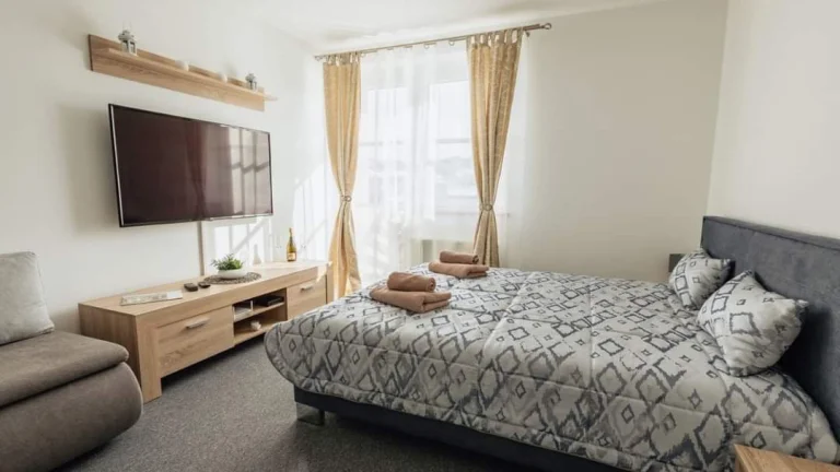Nádherný zariadený apartmán v centre Bešeňovej