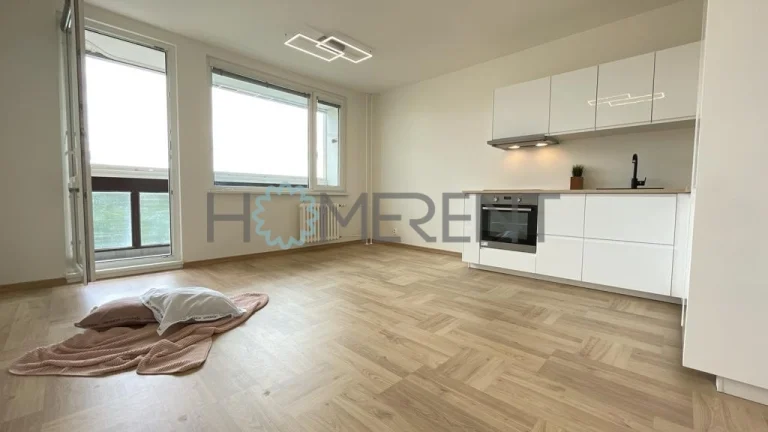 Pronájem bytu 4+kk, 75m² + lodžie - Praha - Modřany, ul. Per