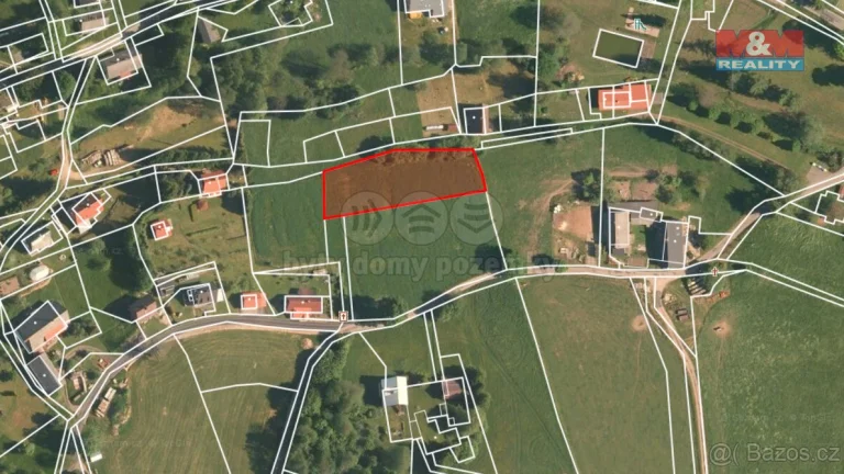 Prodej pozemku k bydlení v Českých Petrovicích 1704m2