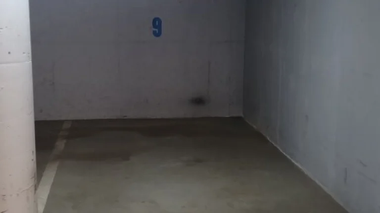 Pronajmu kryté garážové stání