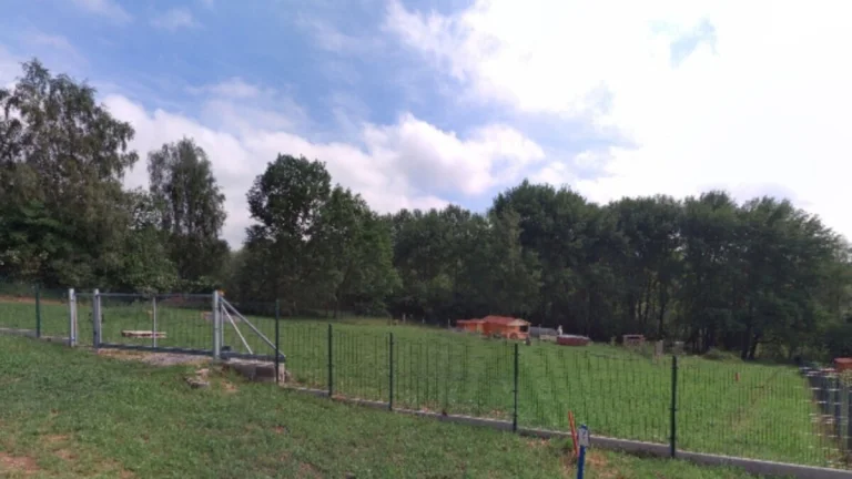 Pozemek o velikosti 4505m2, Omlenice, ID 7283e 0406