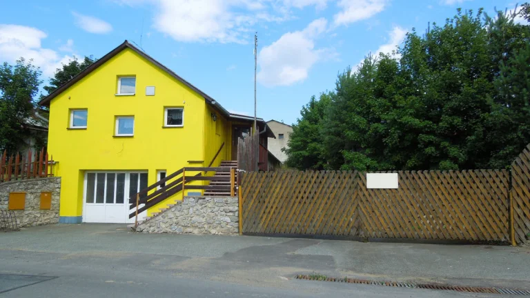 Pronájem komerčních prostor (240m2), Niva, okr. Prostějov.