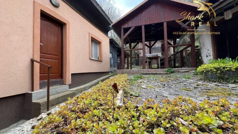 ZNÍŽENÁ CENA - Chalupa pri potôčiku / Nová Baňa