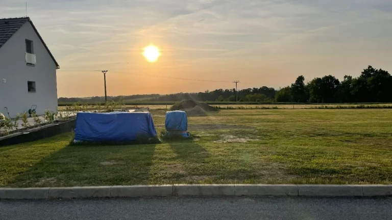 Prodám pozemek o rozměru 1035 m2